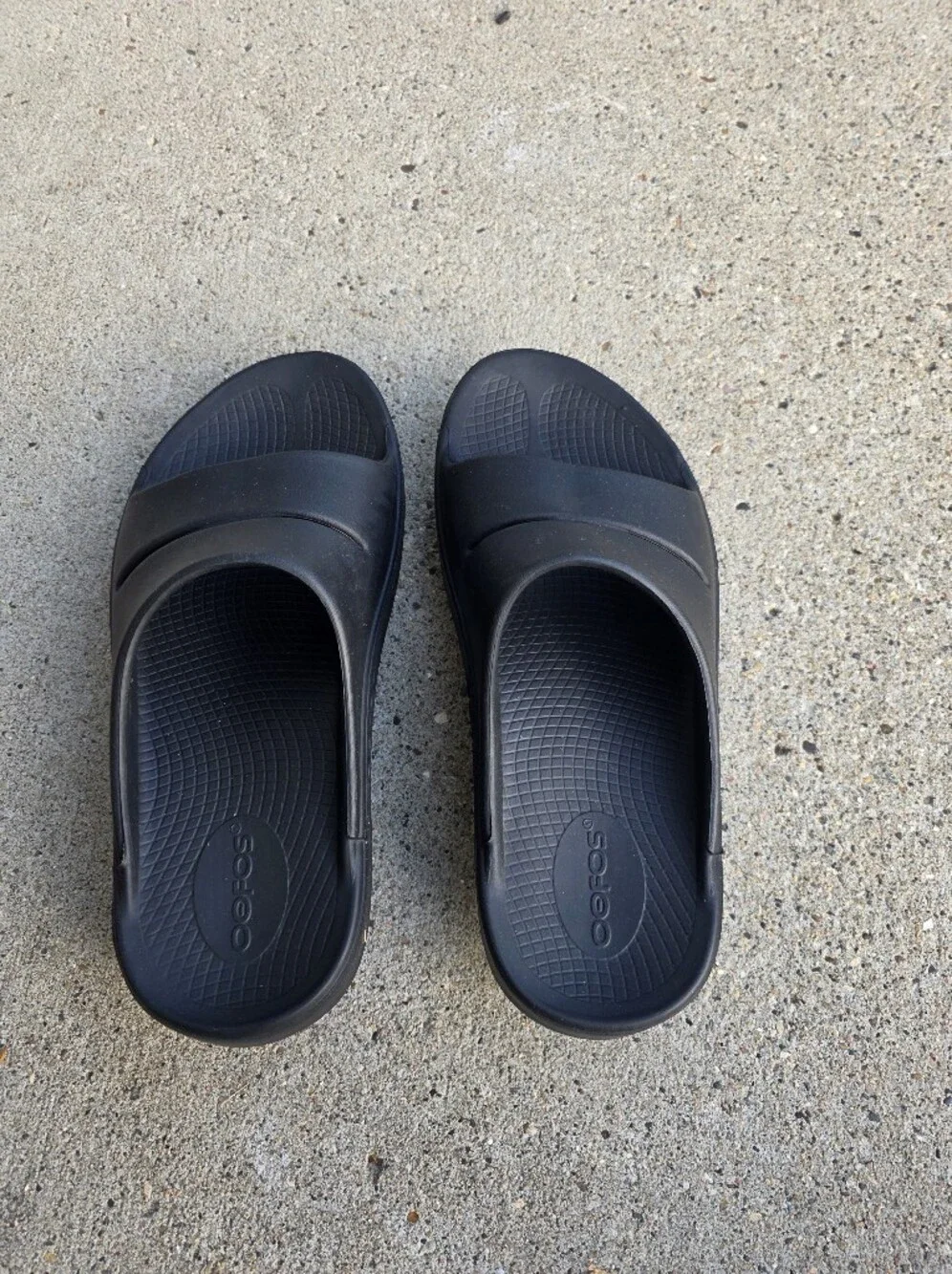 Oofos OOah Slide Sandals in Black Women 6